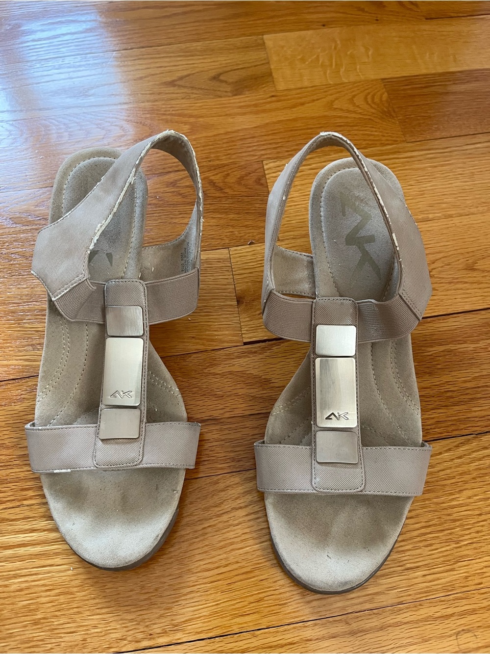 Anne Klein taupe beige slingback sandals with metallic accents